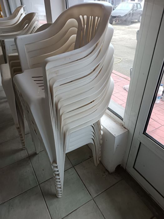 Пластмасови столове