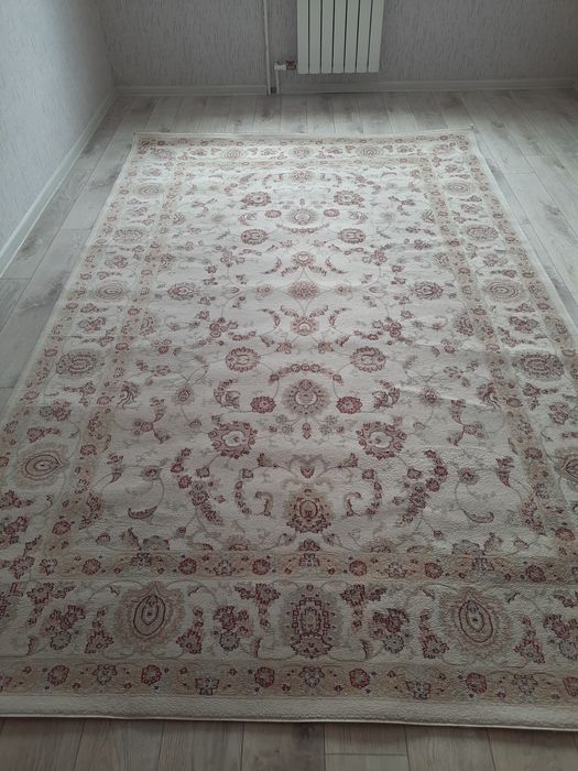 Продам ковёр 2.3