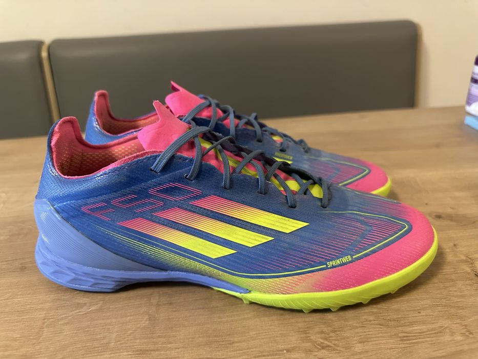 Ghete de fotbal de sintetic