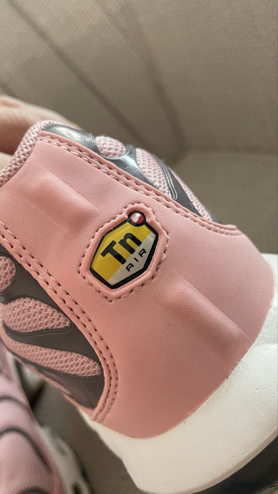 Маратонки Nike Tuned 1
