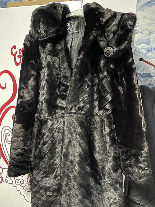 Шубка- искуственная, Зима. Очень теплая.