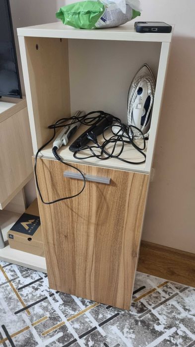 Шкафове 2 броя в светъл цвят