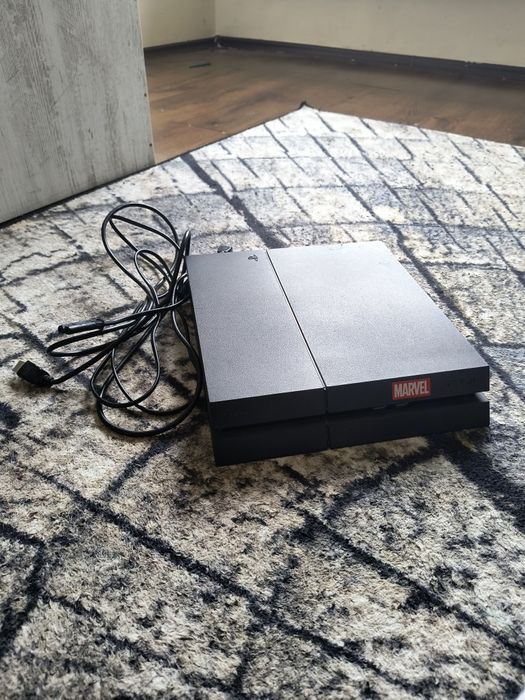 Продавам Плейстейшън 4 (PS4) спешно!!