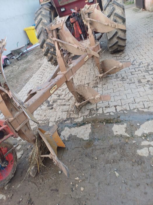 De vânzare 3 pluguri