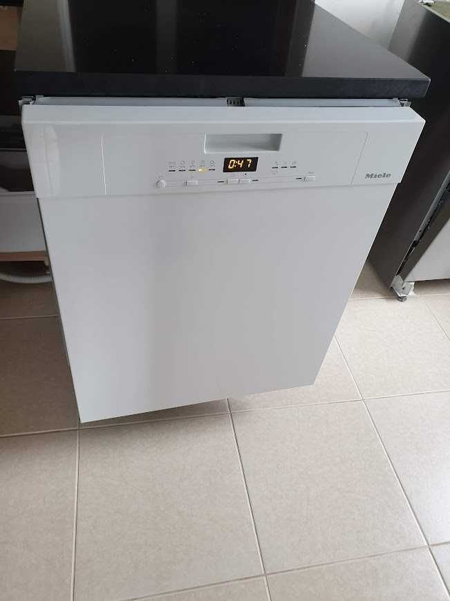 Съдомиялна Miele G5000 Active - 14 Комплекта - Частично Вграждане