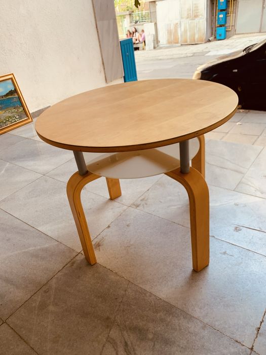 Скандинавска холна/кафе маса – огънати крака, дърво + метал