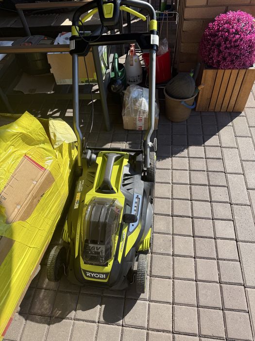 Ryobi Mașină de tuns iarba 36V 40cm Ryobi