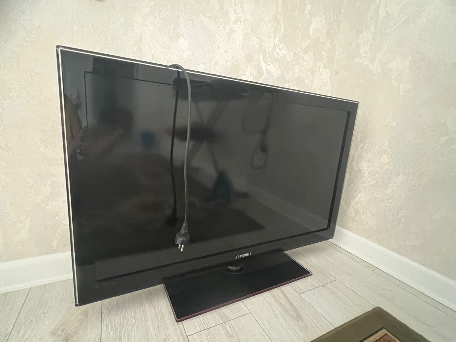 Продам телевизор ЖК полностью исправный без минусов