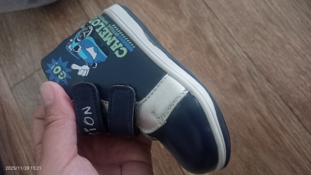 Кийилмаган янги огил бололар оёк кийимы