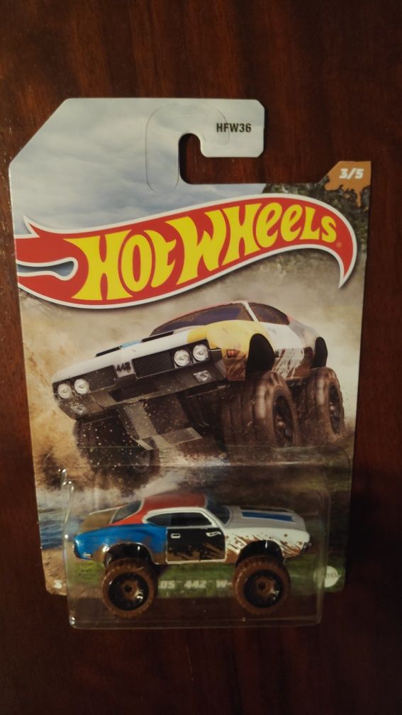 Hot Wheels  Mud Runners Set