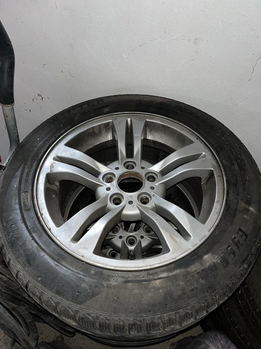 Vand 4 cauciucuri cu tot cu jante R17 BMW
