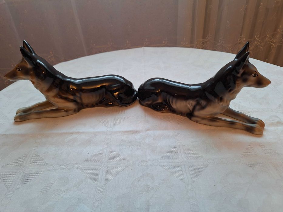 Bibelouri - Caini ciobanesti germani confectionati din portelan