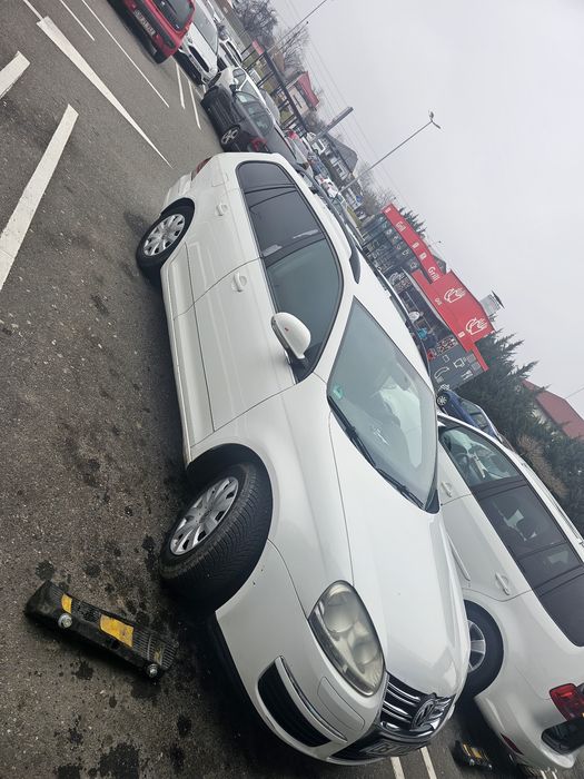 Persoana juridica vinde  VW GOLF 5