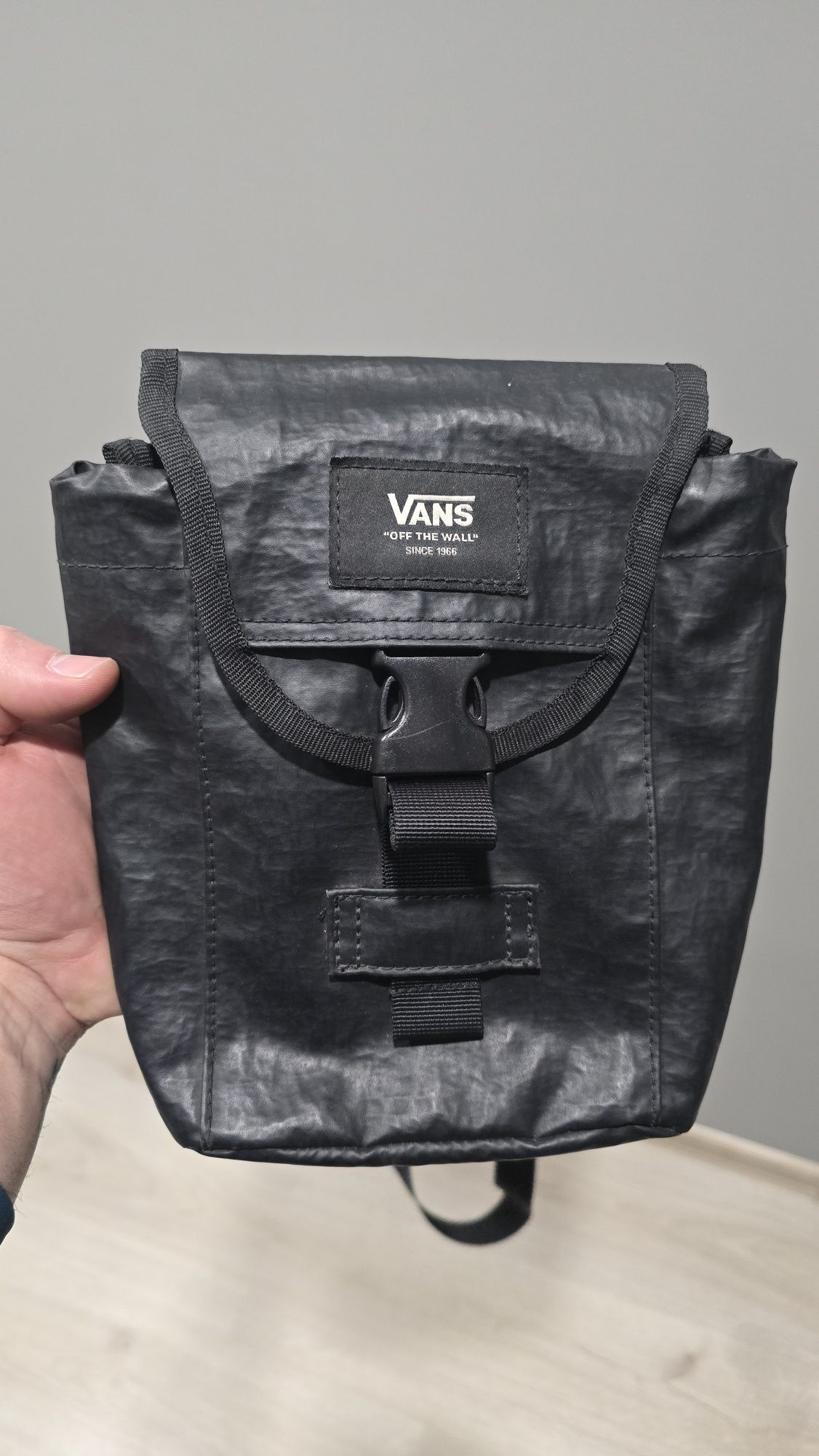 Кожена чантичка на Vans