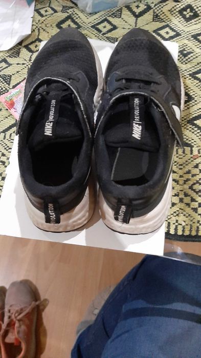 Продавам детски маратонки nike