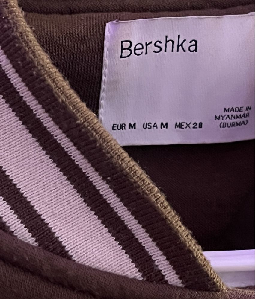 Куртка-бомбер от Bershka