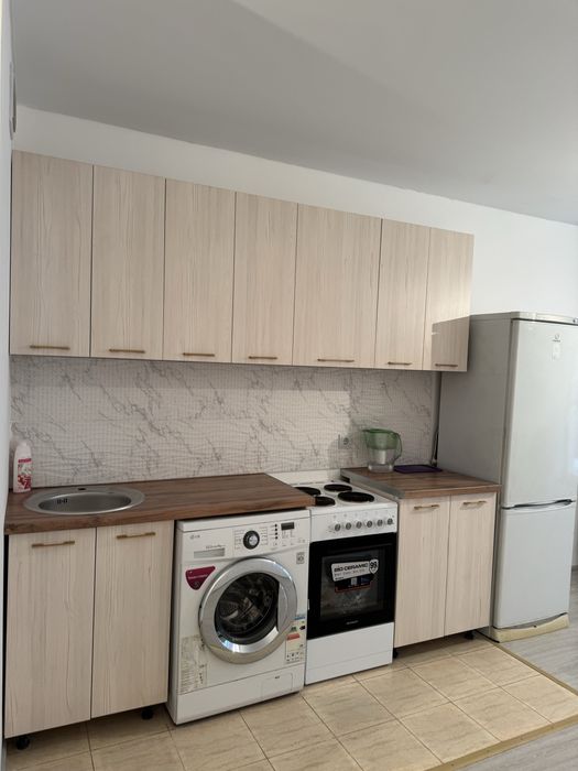 Кухонный гарнитур и прихожая / Ас үй жиынтығы және дәліз шкафы