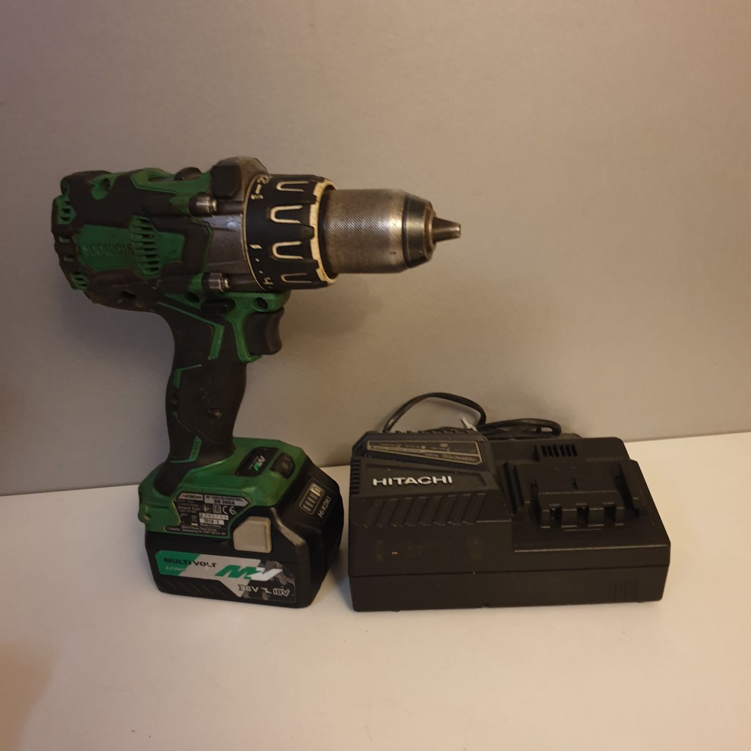 Hitachi DS 36DA Mașina de infiletat Brushless 5.0AH 18v-36v
