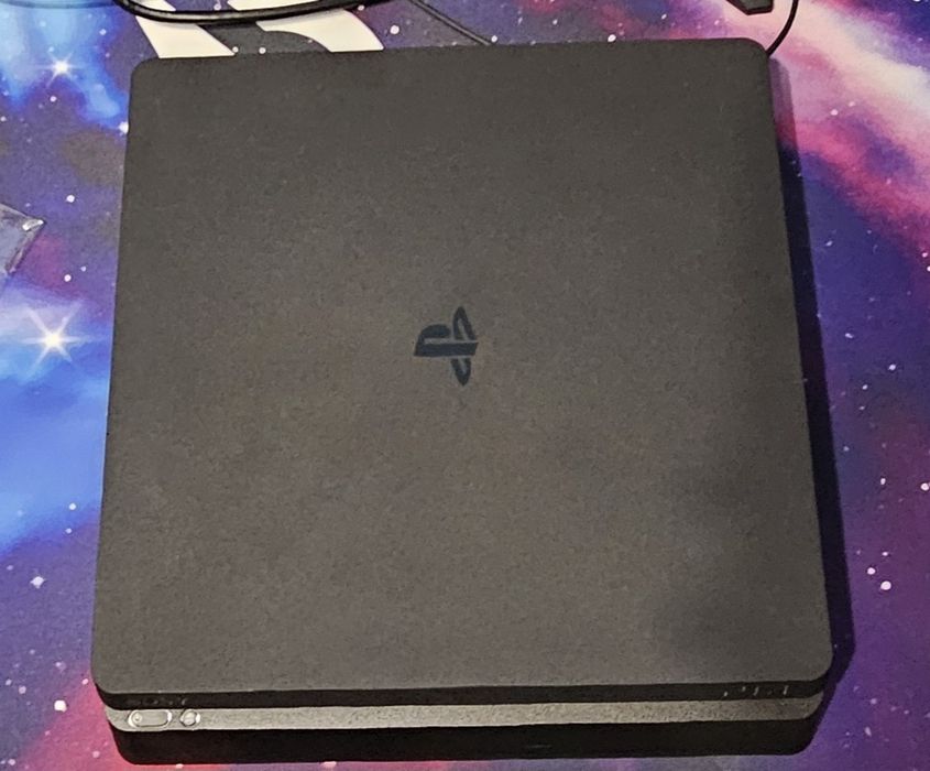 Vand PS4 +4 jocuri incluse