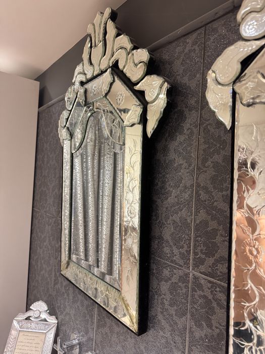 Спешно Венециански огледала