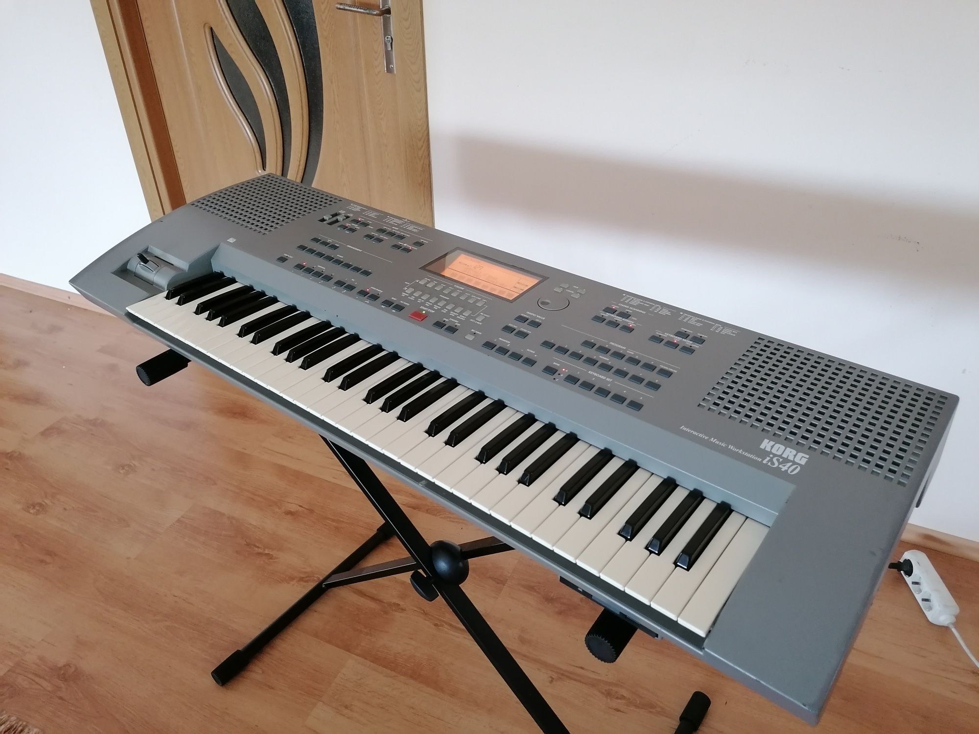 KORG iS-40 keyboard orga pian