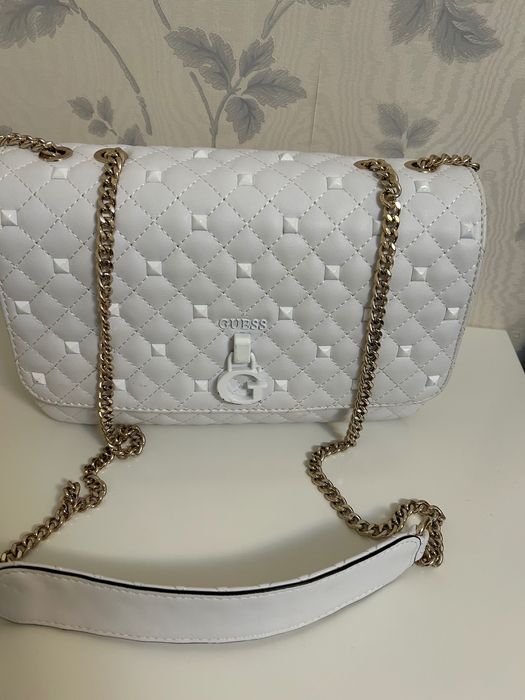 Чанта Guess бяла