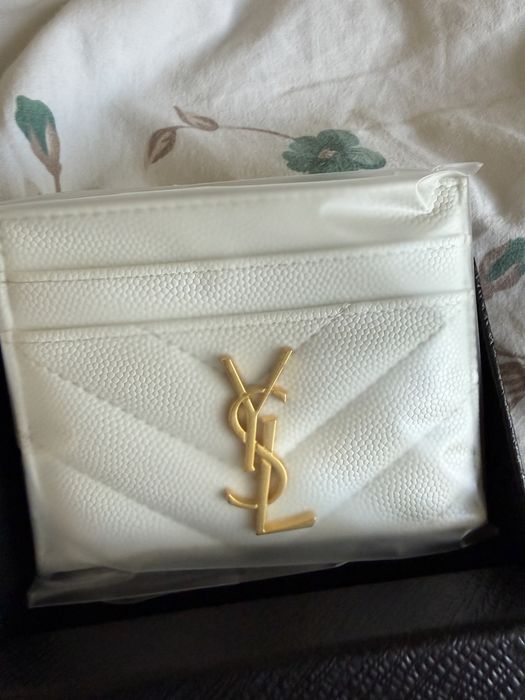 Portofel YSL perfect pentru dame