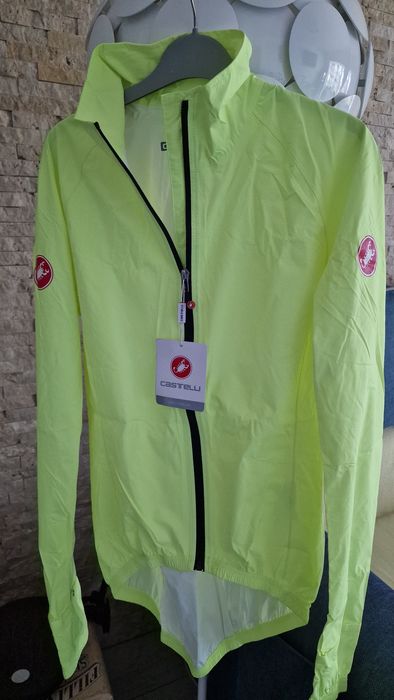 Vand geaca de ciclism barbati, noua cu eticheta, impermeabila Castelli