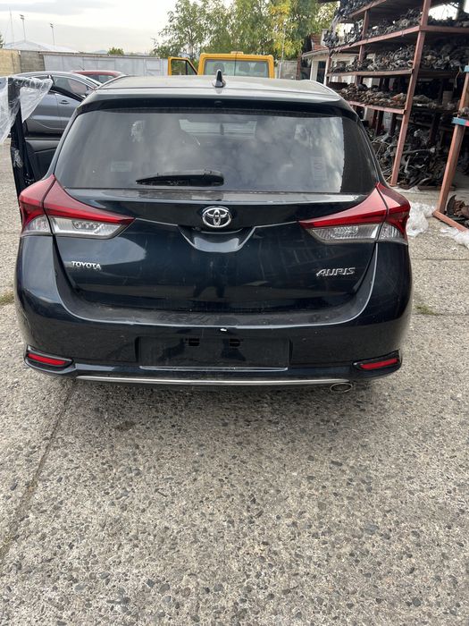 Toyota Auris 1.6 D-4D на части