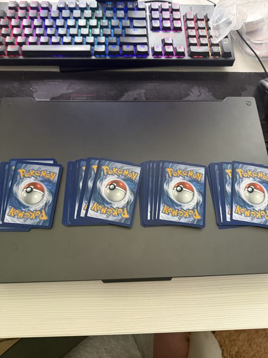 Vand 60 Lot Carti Pokemon TCG BULK