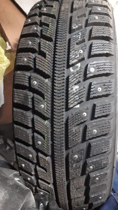 215/65r15 кумхо, 5шт, зима, шипованные