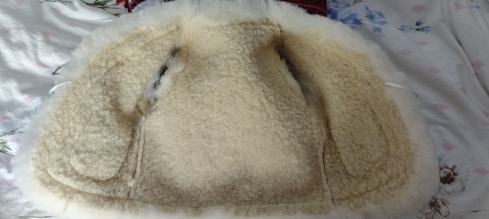 Costum national fetite cu vesta groasa Nou