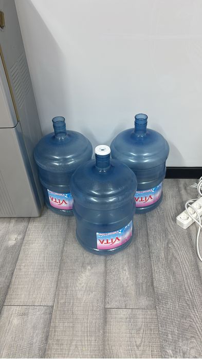 Продам Бутылки 19л