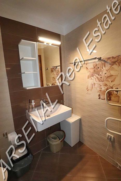 Тристаен апартамент под наем, Център