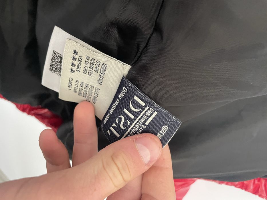 Geaca Moncler originala Model Red Label de vamzare