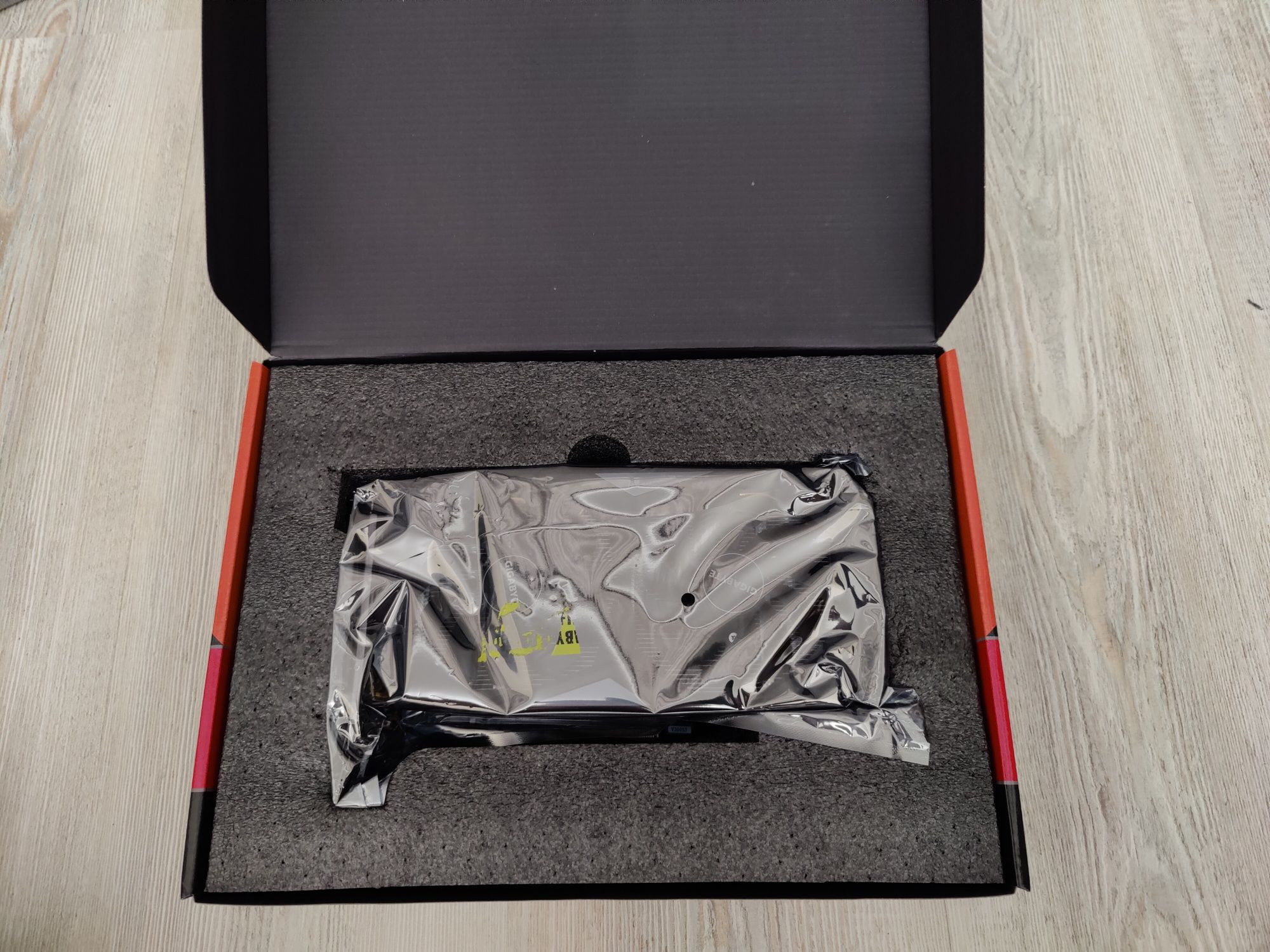 Продается видеокарта Gigabyte RX 5600 XT
