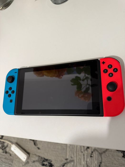 Vând Nintendo Switch