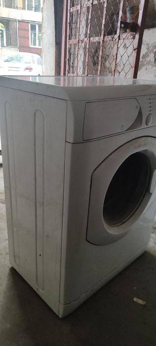 Продам стиральную машину Ariston