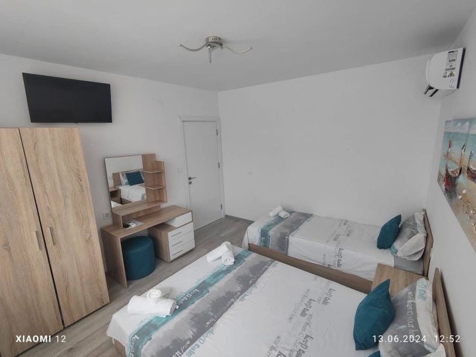 Хотелско обзавеждане - спалня, единично легло, нощно шкафче, гардероб