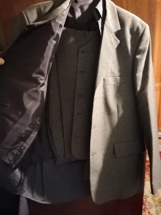 Vând Costume Barbatesti