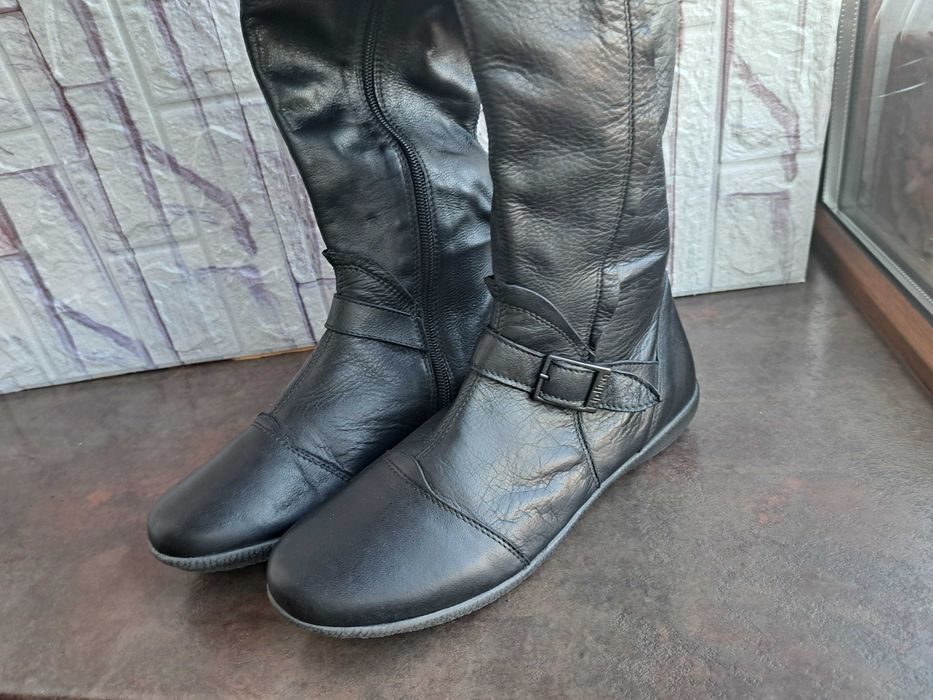 дамски ботуши,зимни обувки,кожени черни боти номер40