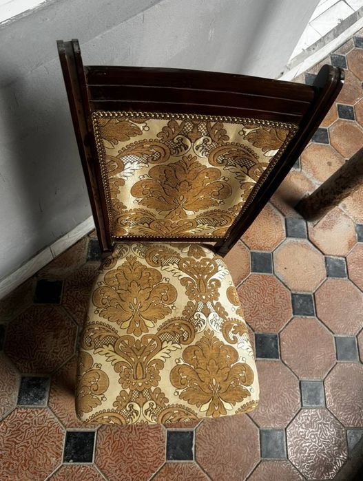 Стул 80 дона столи 15 дона