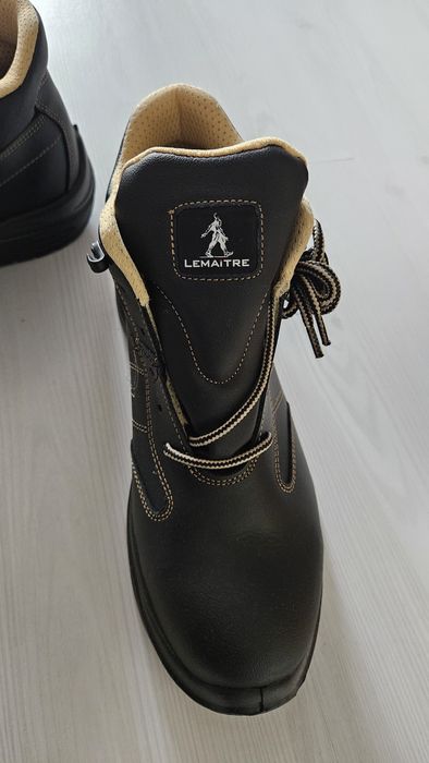 Работни обувки с бомбе