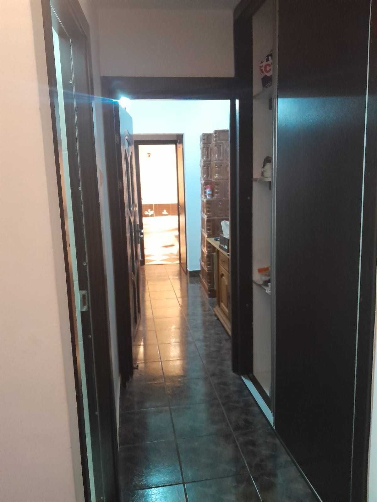 Vand apartament 3 camere