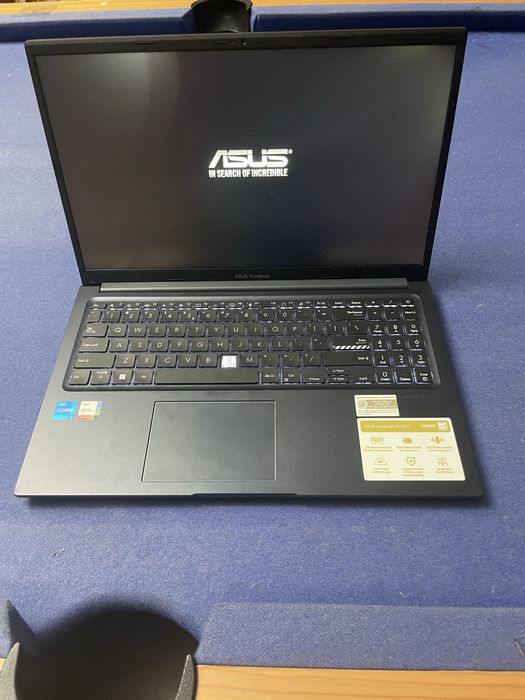 Vând un leptop urgent am uitat parola marca este ASUS ViVOBOOk