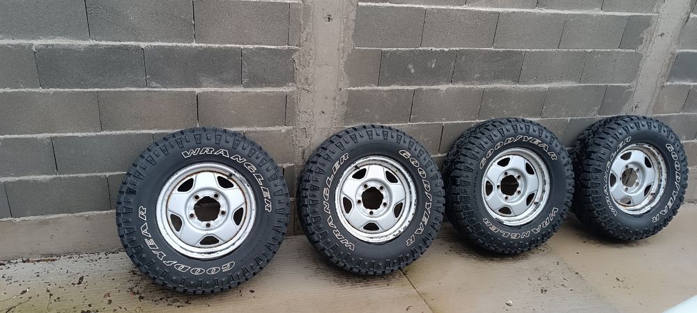 Гуми 235 75 15 wrangler duratrac