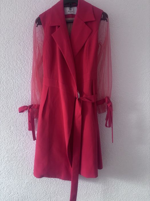 Rochie elegantă roșie cu mâneci din tull – mărimea M