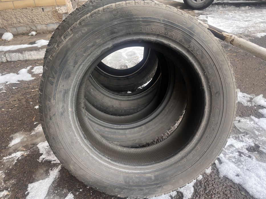 Продам комплект шин 205/60/R16