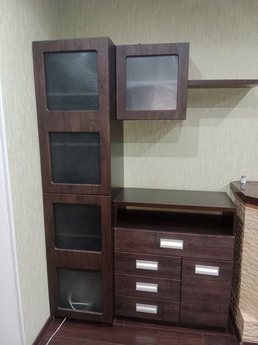 Продается шкафы и полки на стену