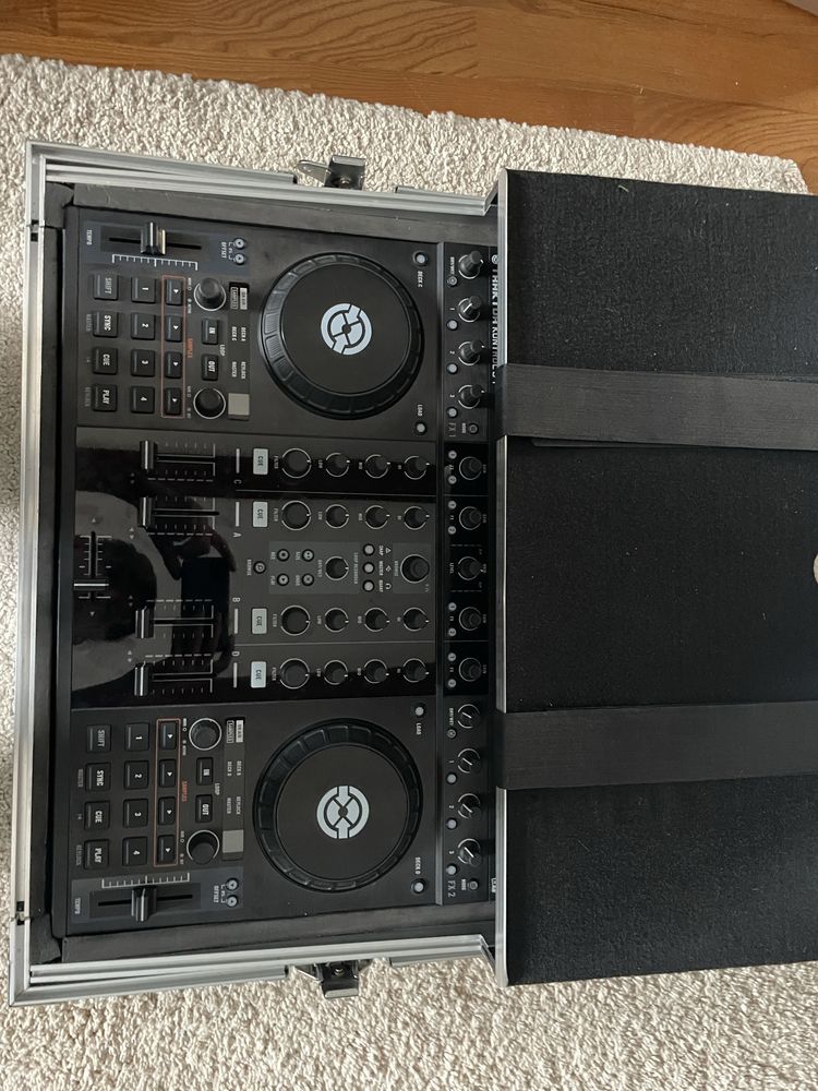 Traktor kontrol s4 (cu case)